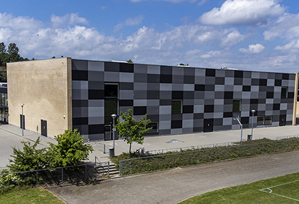 Idrætshal beliggende i forbindelse med Ådalens Skole.