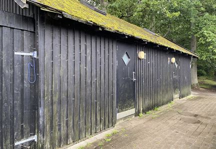 Offentligt toilet ved Valhal