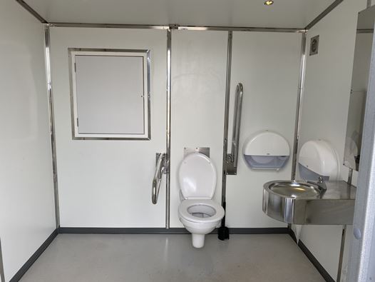 Offentligt toilet ved Kulhuse Strand, indvendigt Sådan ser det offentlige toilet ud indvendigt, Kulhuse Strand