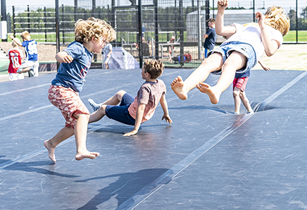 Læs om vores shelters, kælkebakker, træningsfaciliteter, fiskesteder og meget mere.