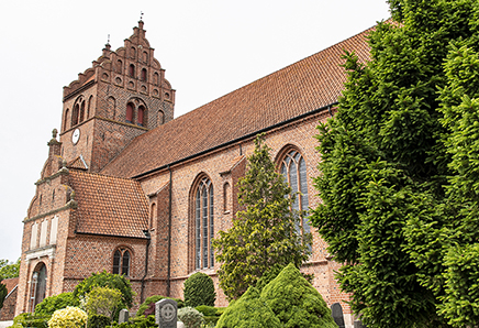 Slangerup var igennem Middelalderen en af Danmarks vigtige købstæder, og Slangerup Kirke Skt. Mikaels er en del af historien.