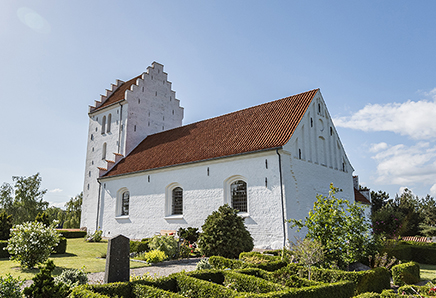 Gerlev Kirke ligger i det skønne Horns Herred. Kirken er en vejkirke, hvilket betyder, at der er åbent i kirken indenfor normal arbejdstid i en stor del af året.