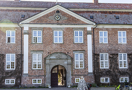 Svanholm er en herregård i Krogstrup Sogn i Horns Herred. I 1978 købte en større gruppe stedet og dannede Danmarks største kollektiv med fællesøkonomi.