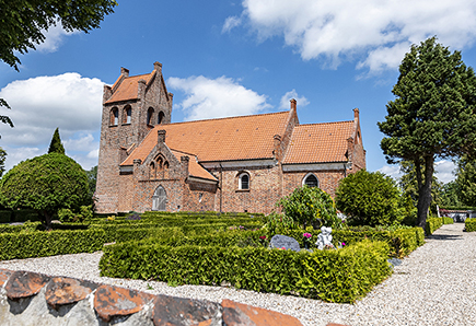 Græse Kirke ligger nordøst fra Frederikssund i Græse.