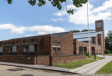 Kirken er en nyere kirke fra 1978.