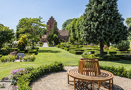 Kirken er tilbage fra 1100-tallet, og er gennem årene er om- og udbygget.