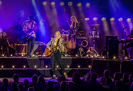 Musikfestivalen ved skov og fjor med nye og kendte bands.