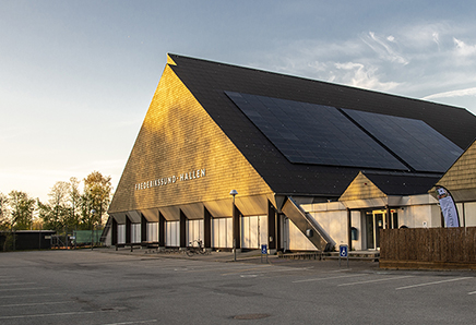 Idrætsanlæg med flere faciliteter.