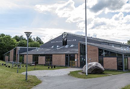 Idrætshal beliggende i forbindelse med Fjordlandsskolen Afdeling Skuldelev.