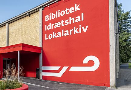 Idrætshal beliggende i forbindelse med Jægerspris Bibliotek.