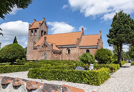 Græse Kirke ligger nordøst fra Frederikssund i Græse.