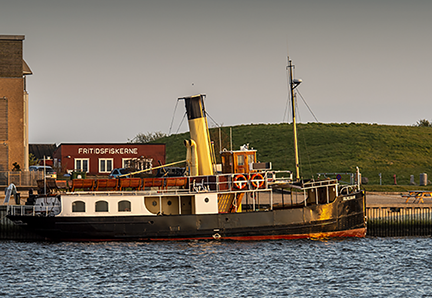 Dampskibet, som er fra 1914, sejlede i mange år på ruten mellem Skælskør og øerne Agersø og Omø. De seneste mange år har det haft base i Frederikssund Kulturhavn.